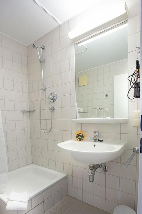 H& Apartments im Herzen der Stadt super zentral ruhig mit Kochnischen Balkon oder Empore Greifswald Exterior foto